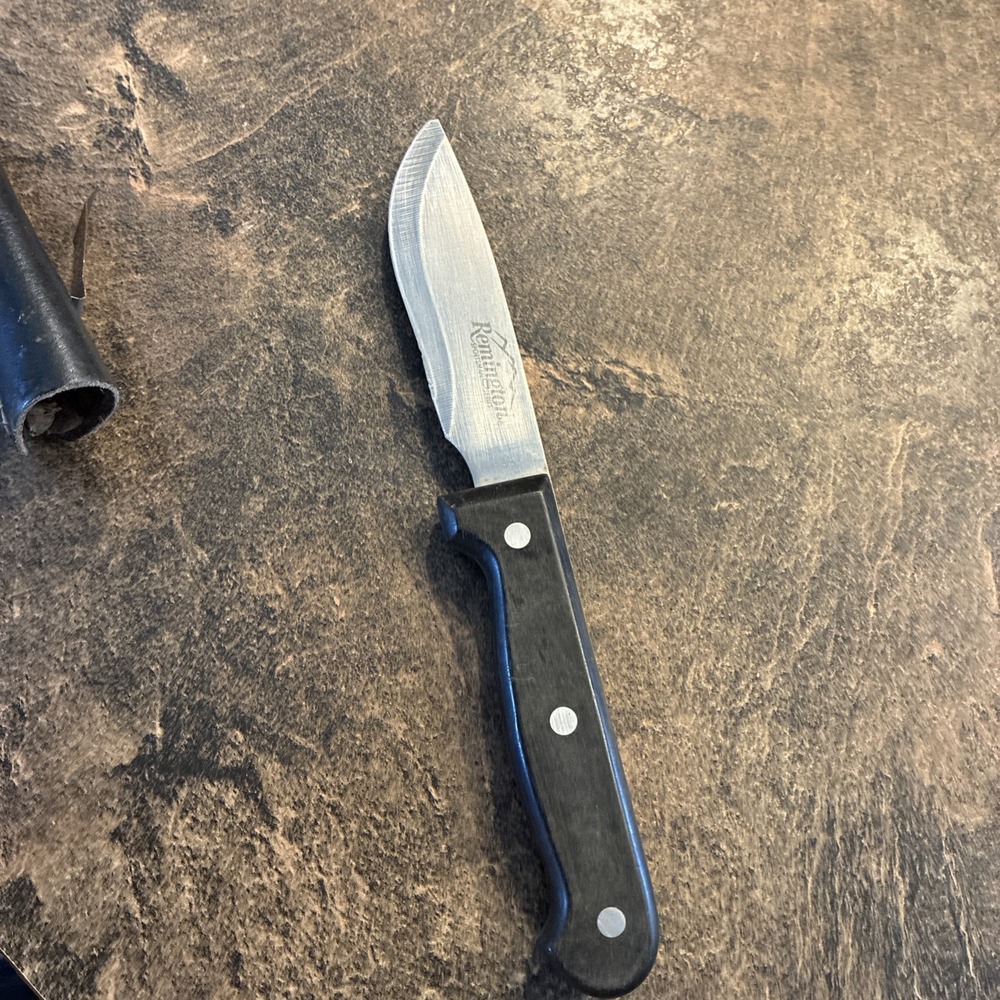 Vintage/Rare Remington Fixed Blade Sportsman Series Knife w/Sheath.